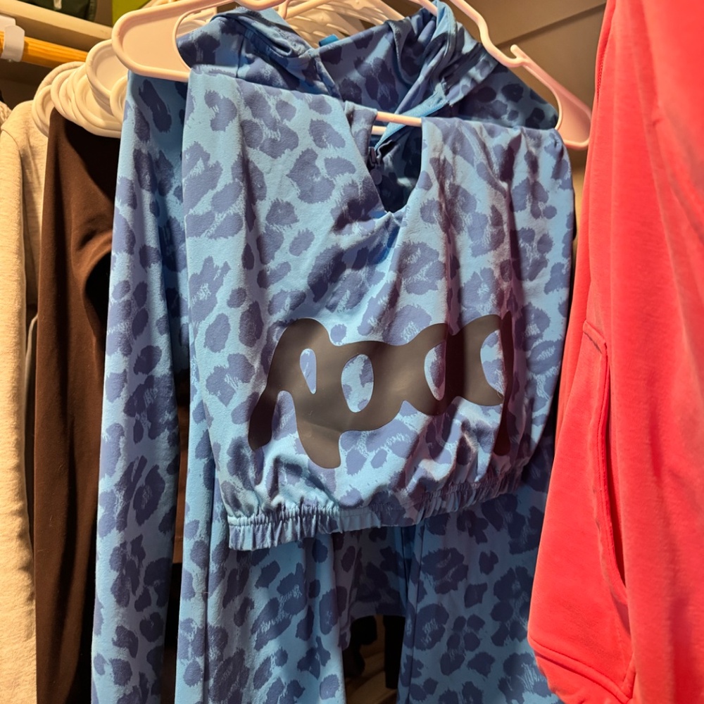 2 Piece Set - image 8